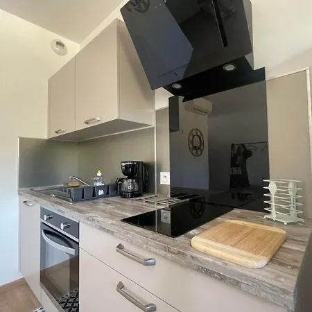 Charming 26m Near The Of Agosta! أجاكسيو