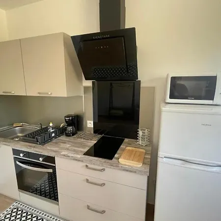 Charming 26m Near The Of Agosta! شقة